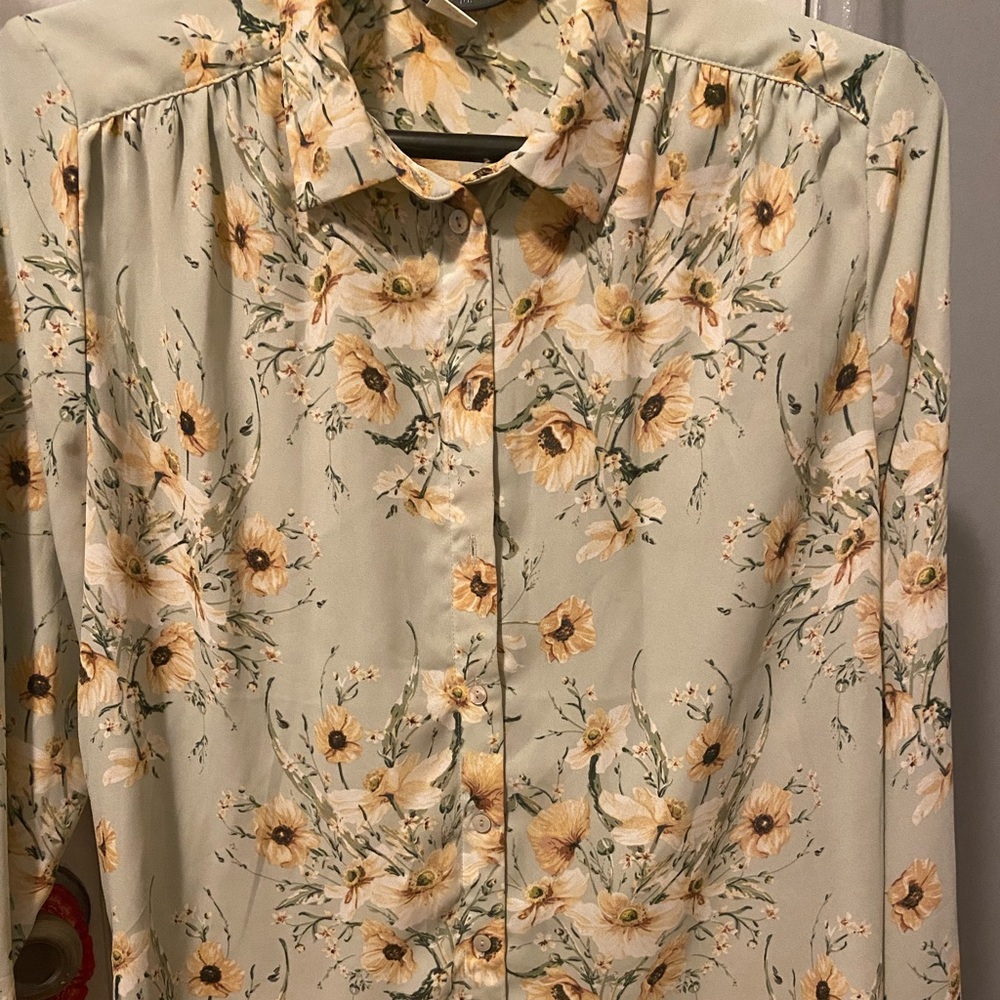 Women’s Floral Sunflower Mint Color Top Size 8